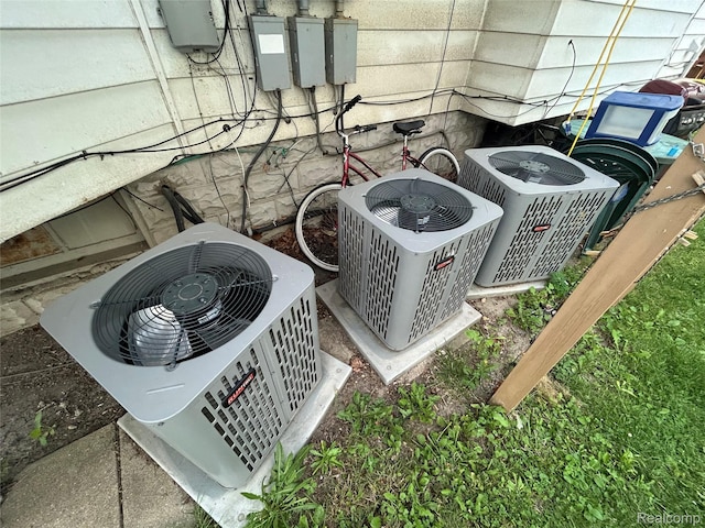 7 E Noble Ave, Monroe, MI 48162 - exterior view of a central AC unit