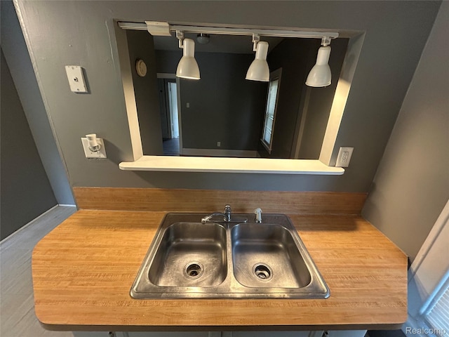 7 E Noble Ave, Monroe, MI 48162 - detailed view of a sink