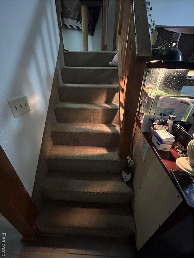 7 E Noble Ave, Monroe, MI 48162 - view of stairway