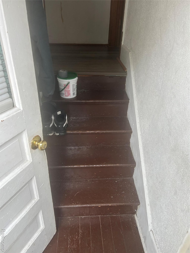 7 E Noble Ave, Monroe, MI 48162 - view of stairway