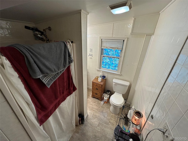 7 E Noble Ave, Monroe, MI 48162 - bathroom featuring tile walls and a shower with shower curtain