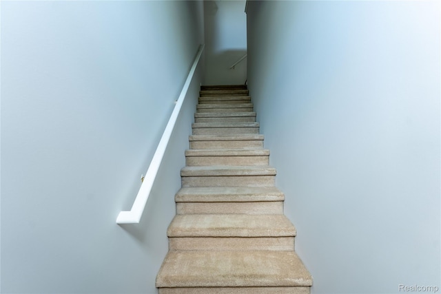 2165 Leighton Dr, Shelby Twp, MI 48317 - view of stairs