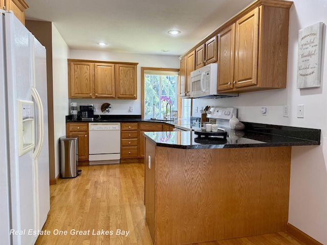 11540 Saddlebrook Cir, Freeland, MI 48623 - kitchen with white appliances, a peninsula, light wood-style floors, brown cabinets, and recessed lighting