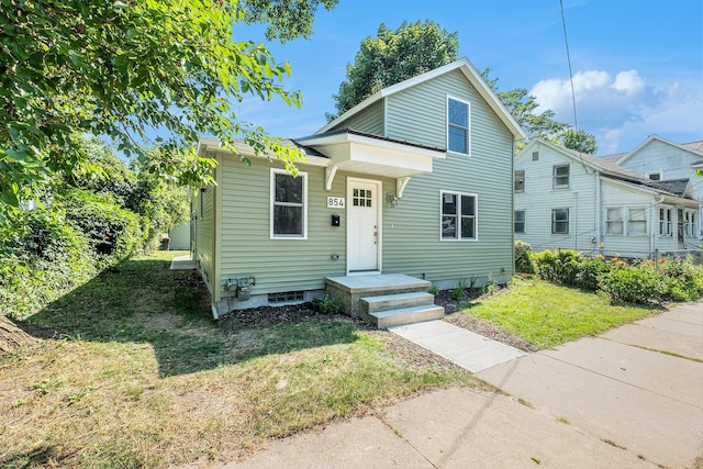 854 First St NW, Grand Rapids, MI 49504 - view of front of home with a front lawn