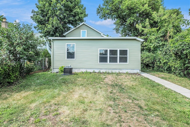 854 First St NW, Grand Rapids, MI 49504 - rear view of house