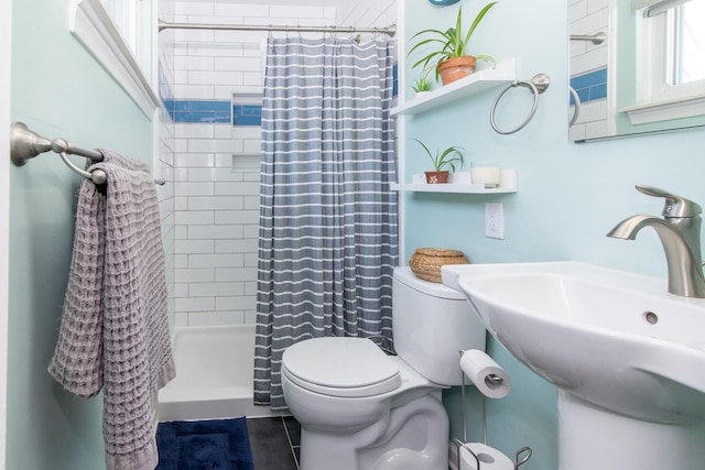 39079 Ross St, Livonia, MI 48154 - bathroom featuring a tile shower and tile patterned flooring
