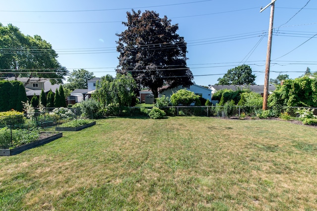 39079 Ross St, Livonia, MI 48154 - view of yard featuring a garden