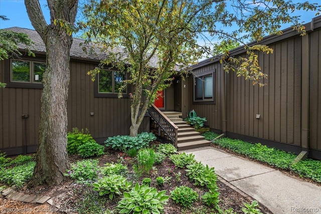 2 Eastbury Ct, Ann Arbor, MI 48105 - view of front of home