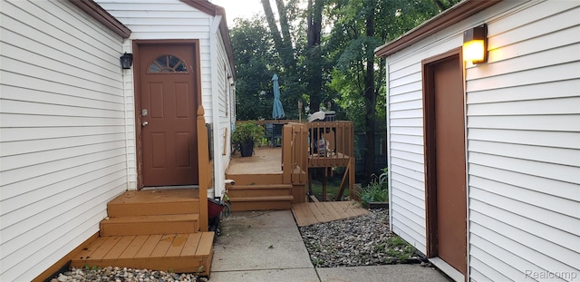 507 Main St, Fenton, MI 48430 - property entrance with a deck