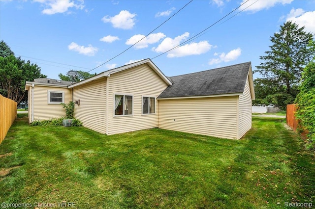 4681 Cass Elizabeth Rd, Waterford, MI 48327 - rear view of house featuring roof with shingles