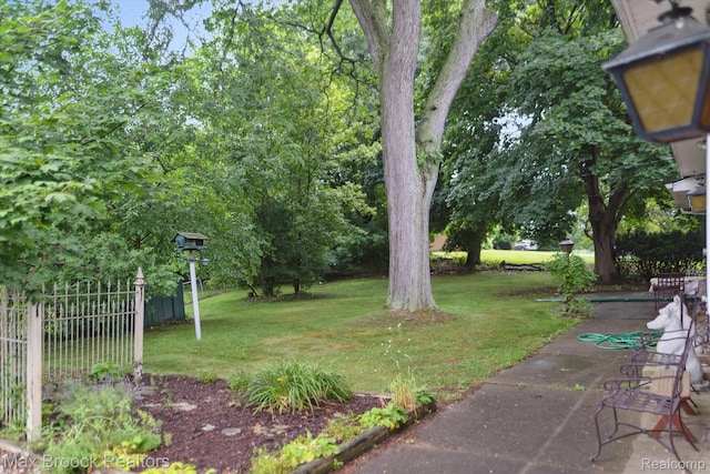 6810 Killarney Dr, Troy, MI 48098 - view of yard