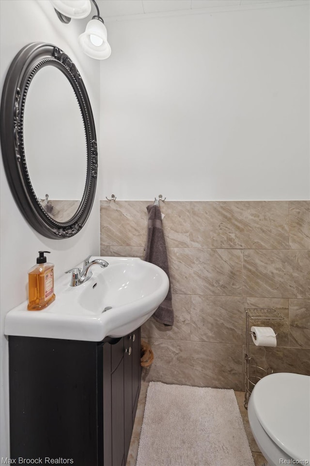 6810 Killarney Dr, Troy, MI 48098 - bathroom with vanity and tile walls