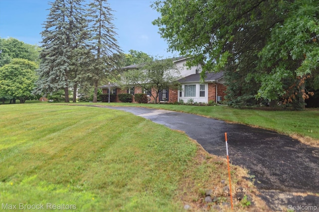 6810 Killarney Dr, Troy, MI 48098 - view of front of home featuring a front lawn and brick siding