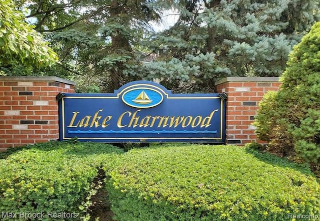 6810 Killarney Dr, Troy, MI 48098 - view of community sign