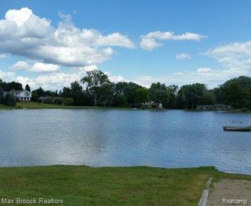 6810 Killarney Dr, Troy, MI 48098 - water view