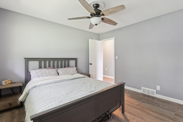 910 Newport Dr, Fenton, MI 48430 - bedroom with wood finished floors and ceiling fan