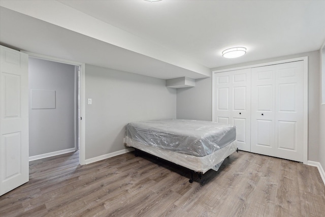 910 Newport Dr, Fenton, MI 48430 - bedroom with wood finished floors and a closet