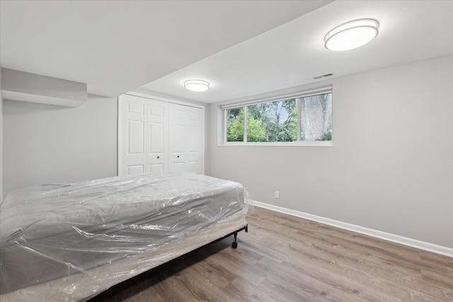 910 Newport Dr, Fenton, MI 48430 - bedroom featuring wood finished floors and a closet