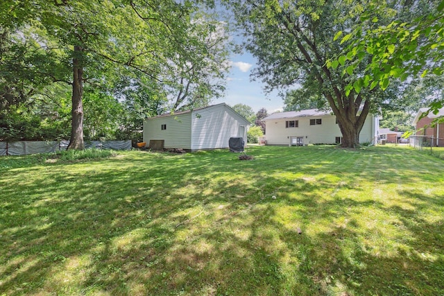 910 Newport Dr, Fenton, MI 48430 - view of yard