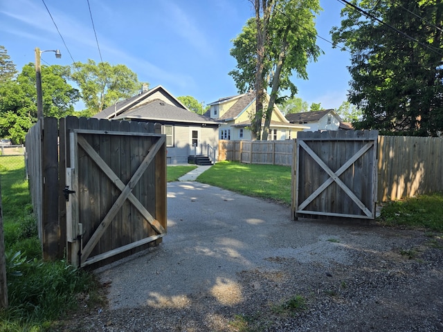 947 Pearl St, Benton Harbor, MI 49022 - view of gate