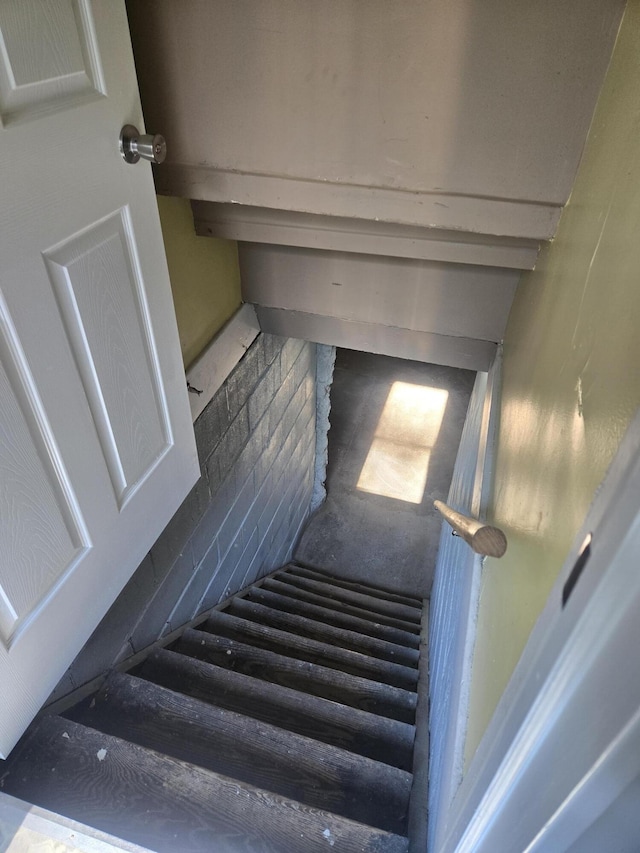 947 Pearl St, Benton Harbor, MI 49022 - view of stairs
