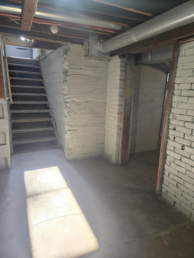 947 Pearl St, Benton Harbor, MI 49022 - unfinished below grade area with stairs