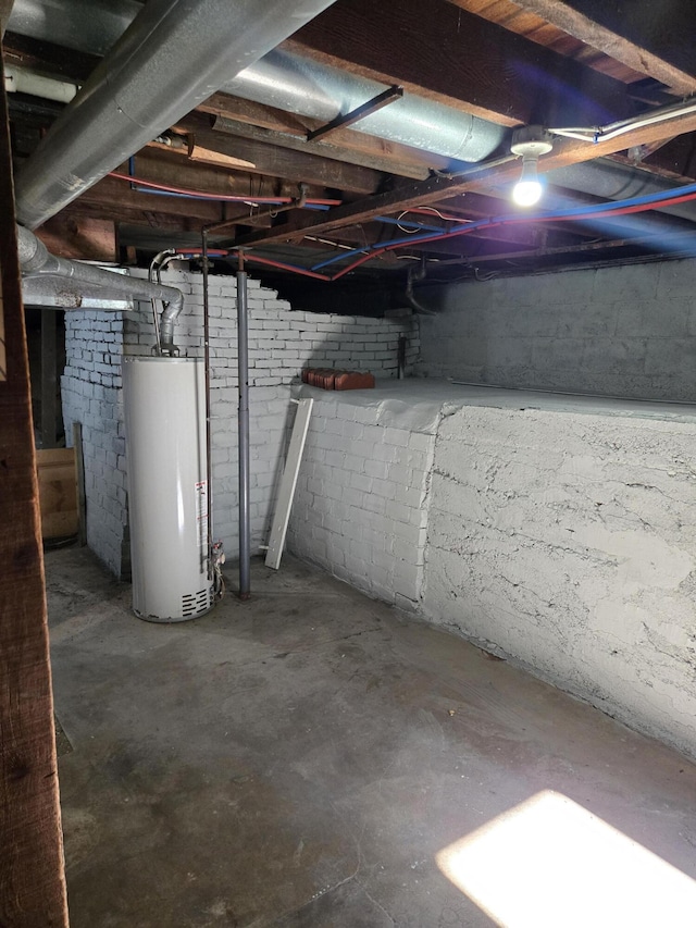 947 Pearl St, Benton Harbor, MI 49022 - unfinished below grade area featuring gas water heater
