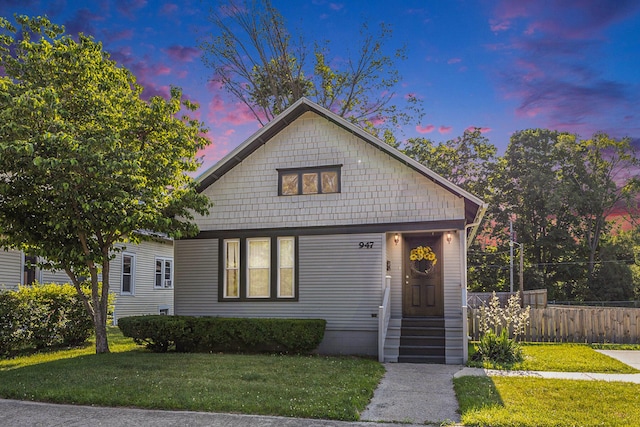 947 Pearl St, Benton Harbor, MI 49022 - view of bungalow-style home