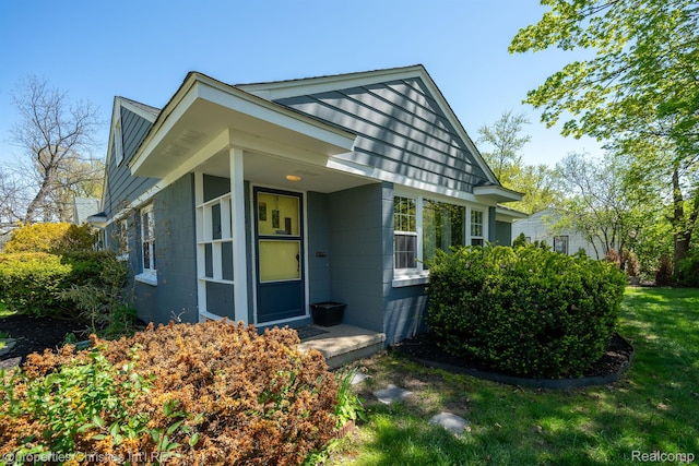 30160 Marshall St, Southfield, MI 48076 - view of front facade featuring a front yard and concrete block siding