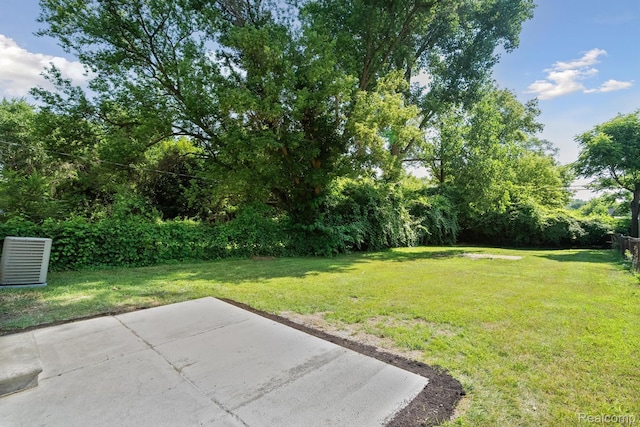 2245 Spring Hill Ave, Inkster, MI 48141 - view of grassy yard with a patio area