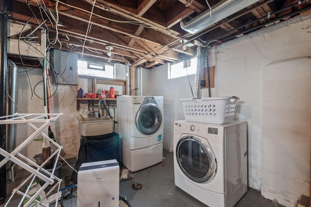 352 W Tacoma St, Clawson, MI 48017 - laundry area featuring washer and clothes dryer