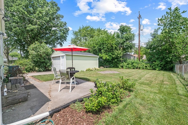 352 W Tacoma St, Clawson, MI 48017 - view of yard featuring a detached garage, an outbuilding, and a patio