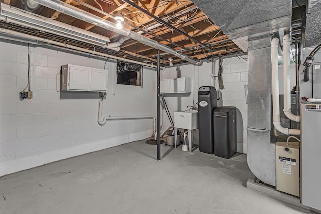 3416 Northlands Ave, Jackson, MI 49201 - unfinished below grade area featuring a water softener and heating unit