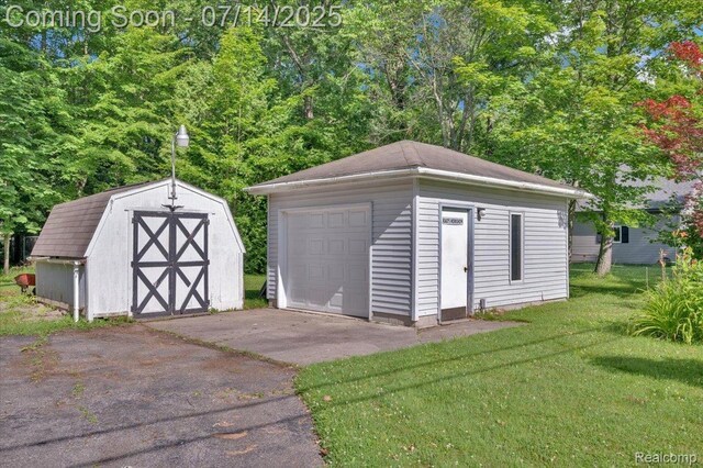 3117 Maumee Trl, Clyde, MI 48049 - view of detached garage