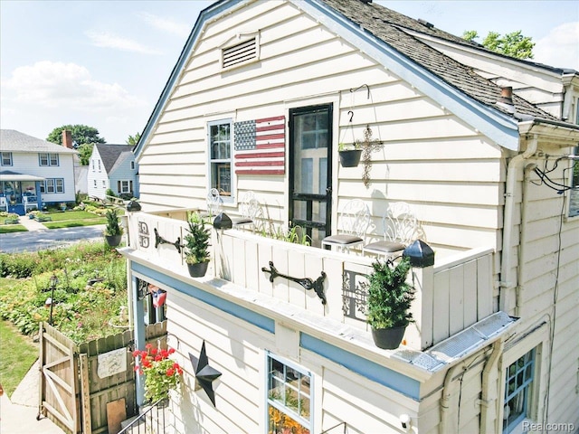 1313 Wall St, Port Huron, MI 48060 - view of side of home