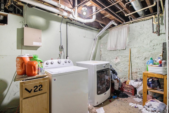936 W Kalamazoo Ave, Kalamazoo, MI 49007 - laundry area with washer and clothes dryer