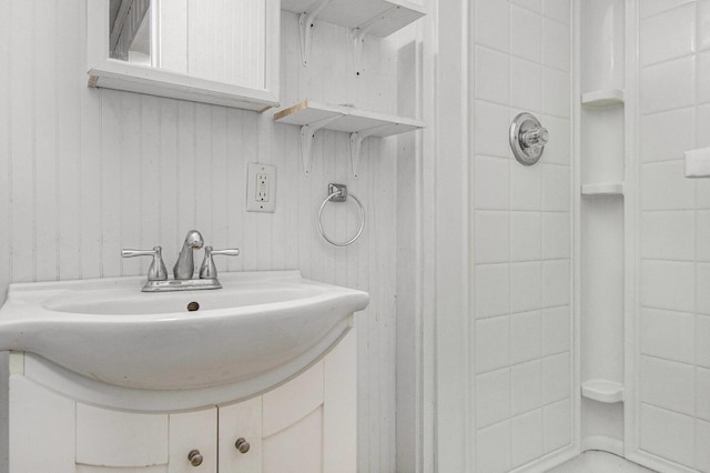 936 W Kalamazoo Ave, Kalamazoo, MI 49007 - bathroom featuring a shower and vanity