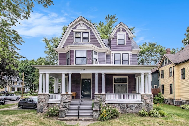 936 W Kalamazoo Ave, Kalamazoo, MI 49007 - view of front of home featuring a porch and a front lawn