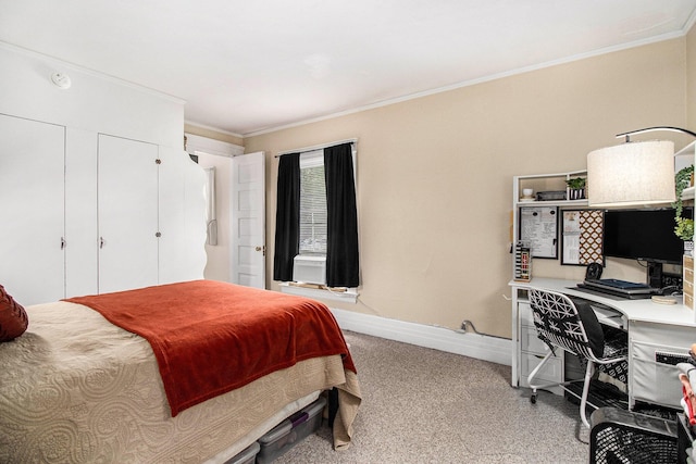 936 W Kalamazoo Ave, Kalamazoo, MI 49007 - bedroom with crown molding and light carpet