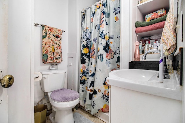 936 W Kalamazoo Ave, Kalamazoo, MI 49007 - bathroom with tile patterned flooring, vanity, and a shower with shower curtain