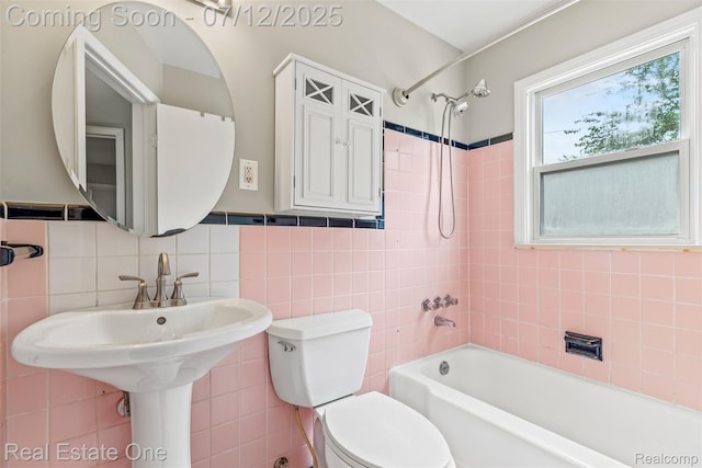 14268 Trenton Rd, Southgate, MI 48195 - full bathroom with tile walls and bathtub / shower combination