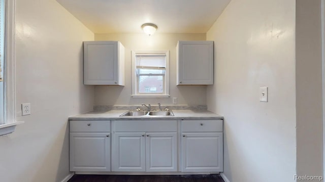 10800 Stratman St, Detroit, MI 48224 - kitchen with light countertops