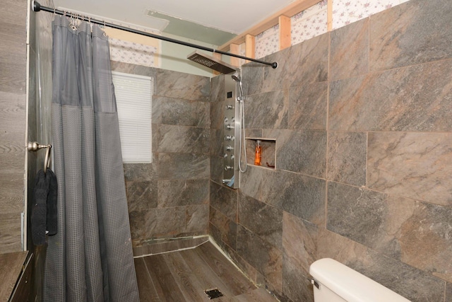 2357 River St, Kalamazoo, MI 49048 - bathroom featuring tiled shower