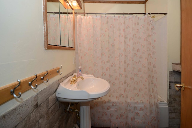 2357 River St, Kalamazoo, MI 49048 - bathroom with a sink