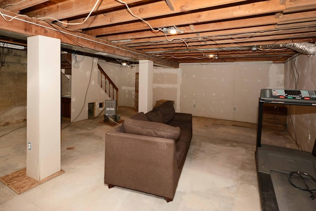 2357 River St, Kalamazoo, MI 49048 - unfinished below grade area with stairway