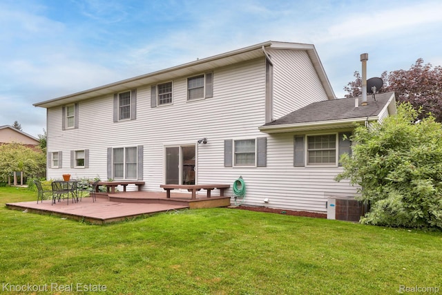 622 W Schleier St, Frankenmuth, MI 48734 - rear view of house featuring a wooden deck and a lawn