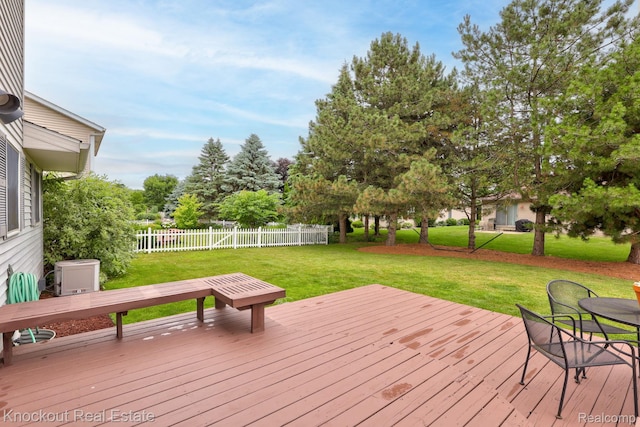 622 W Schleier St, Frankenmuth, MI 48734 - wooden terrace featuring a fenced backyard
