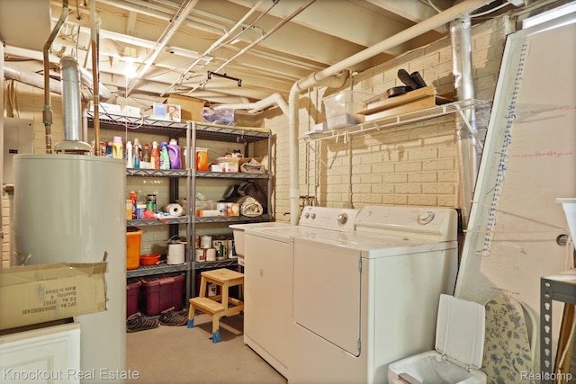 622 W Schleier St, Frankenmuth, MI 48734 - washroom with washing machine and clothes dryer and water heater