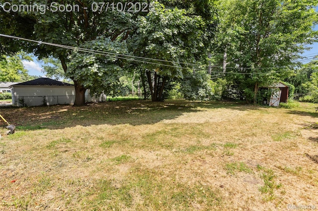 18930 Deering St, Melvindale, MI 48152 - view of grassy yard featuring a shed