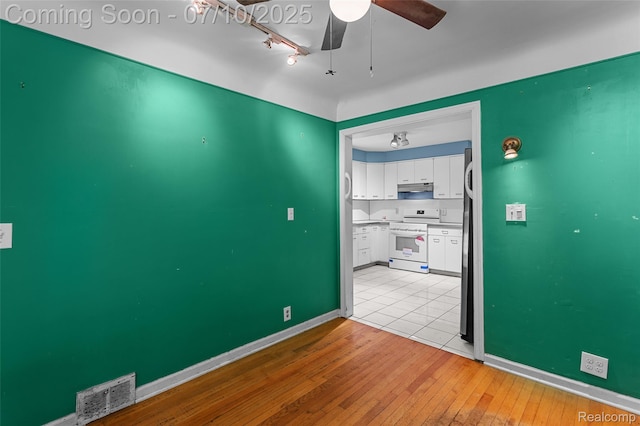 18930 Deering St, Melvindale, MI 48152 - unfurnished room with a ceiling fan, light wood-type flooring, and track lighting